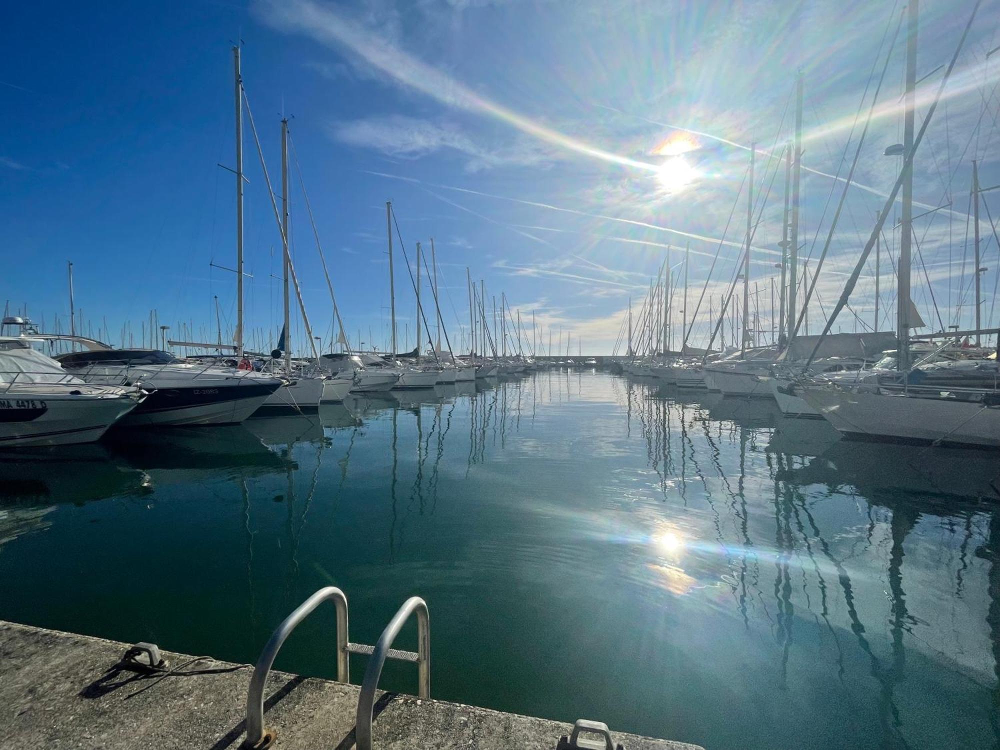 Superbe Appartement En Bord De Mer, Pres Du Centre Et Des Plages ม็องตง ภายนอก รูปภาพ