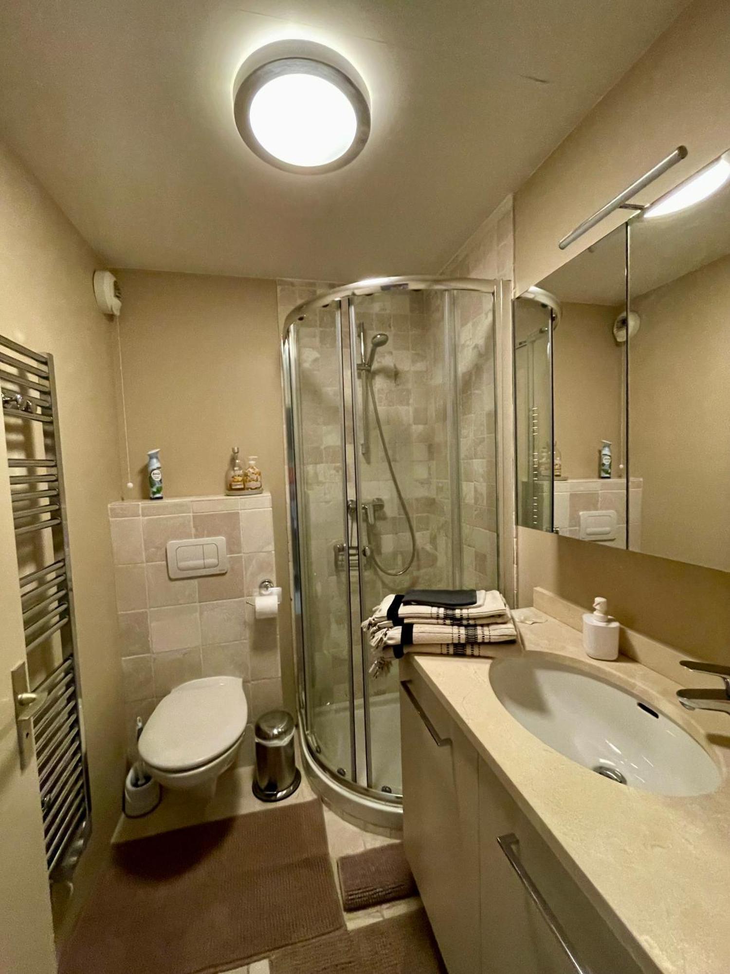 Superbe Appartement En Bord De Mer, Pres Du Centre Et Des Plages ม็องตง ภายนอก รูปภาพ